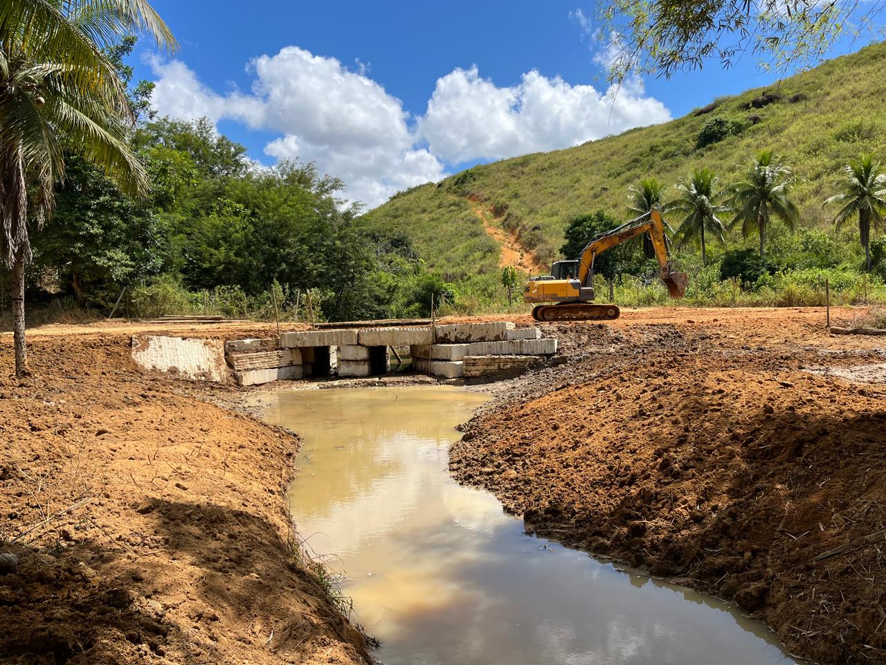 Nova ponte de granito melhora trafegabilidade no interior do município