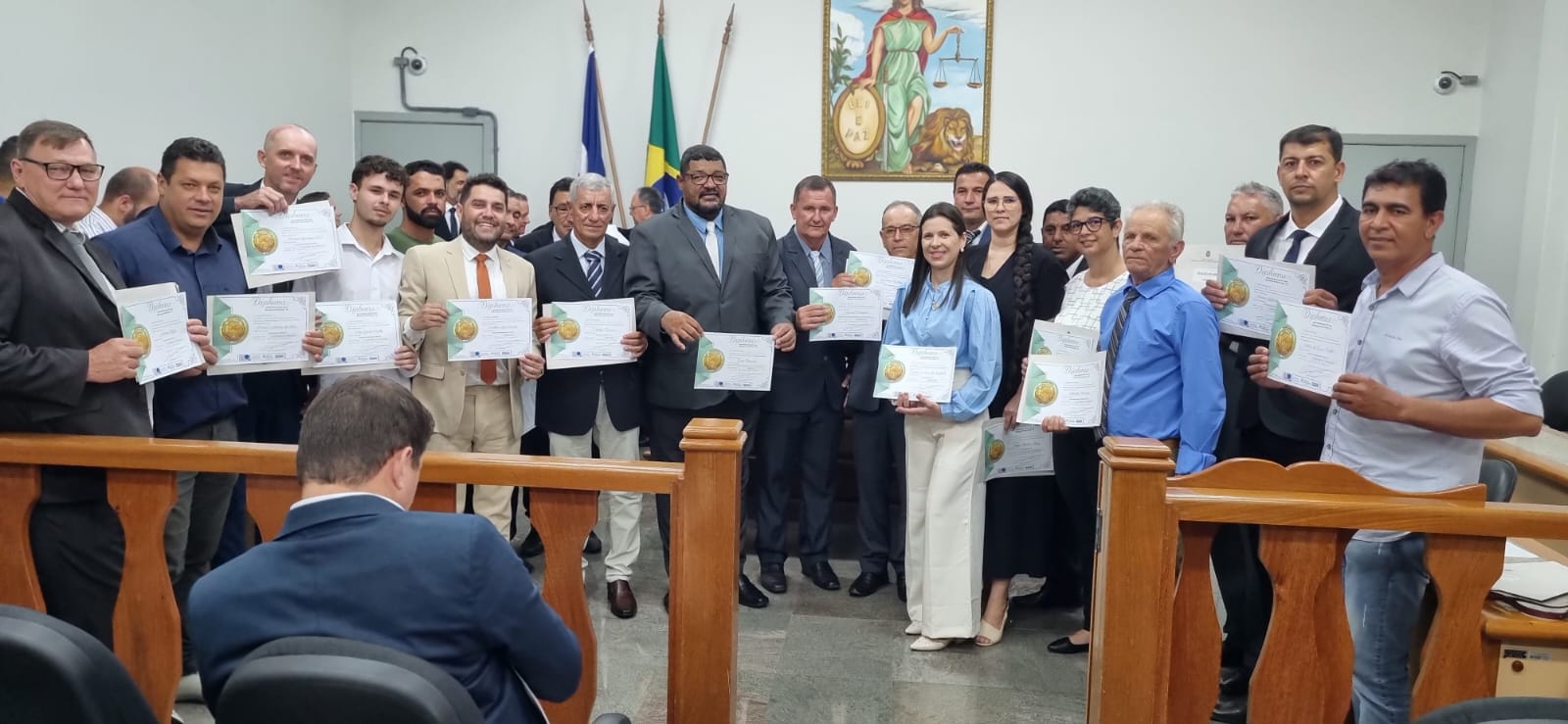 Prefeito, vice e vereadores eleitos em Vila Pavão são diplomados