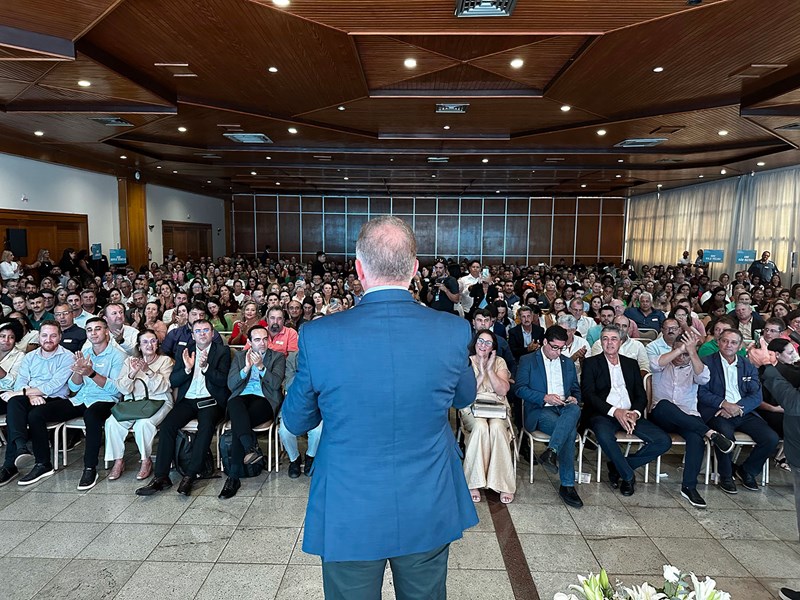 Governo estadual apresenta o Pacto pela Educação aos prefeitos eleitos para o mandato 2025-2028